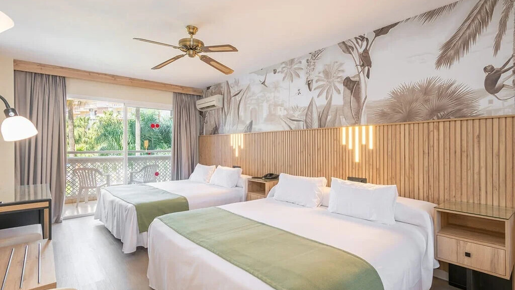 Hotel Parasol by Dorobe